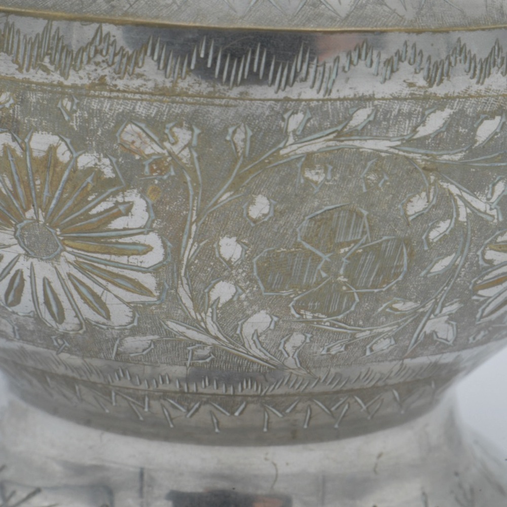 Vintage etched metal flower frog vase (or incense burner) - Picture 9 of 10